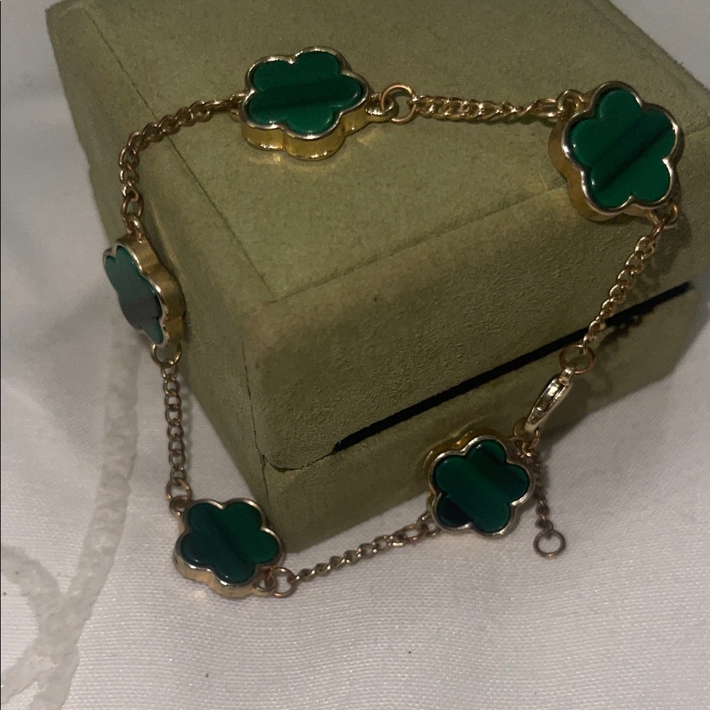 Elegant Gold & Emerald Green Clover Fantasy Bracelet- NWT